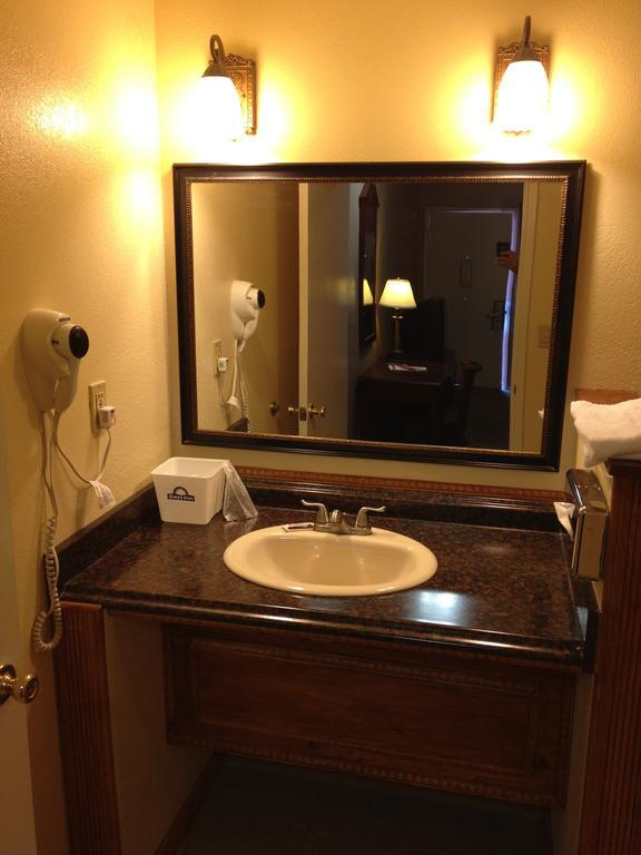 Park Avenue Inn & Suites Victorville Pokoj fotografie